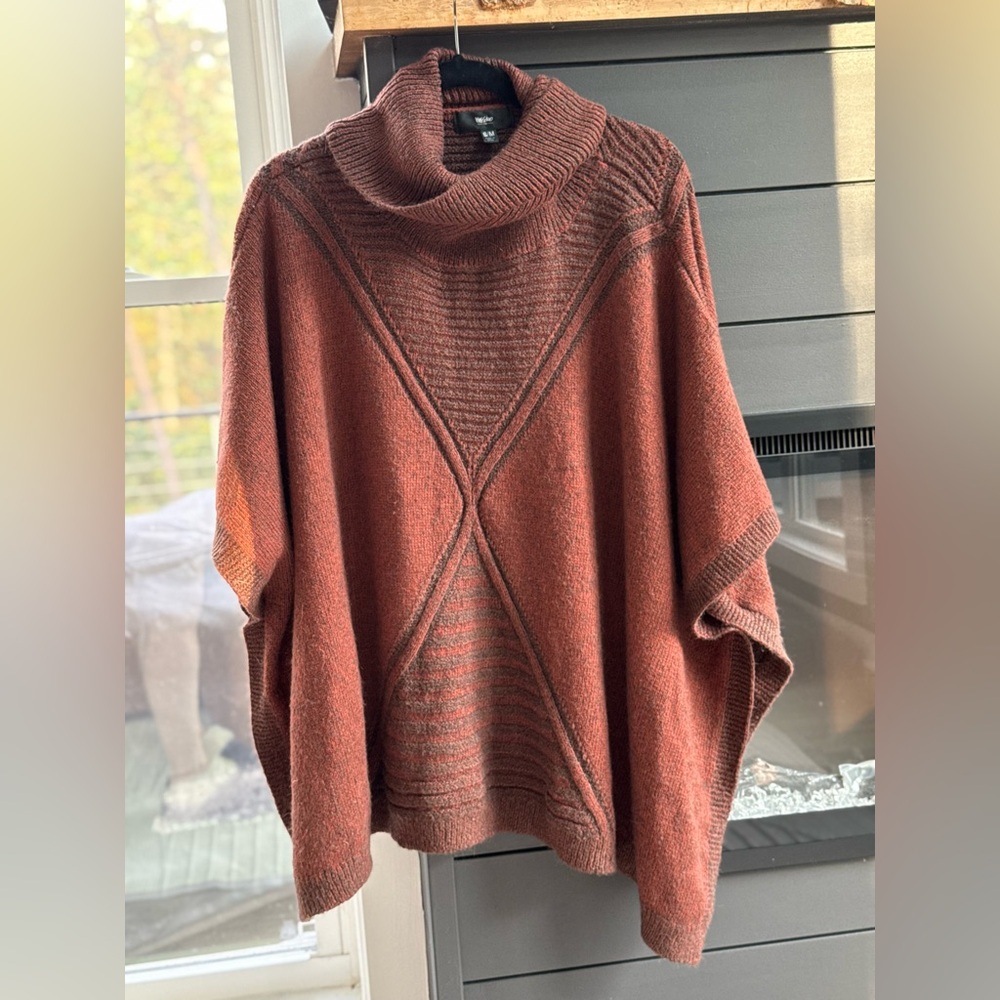 Women’s Cozy Rust Turtleneck Poncho Sweater sz.S/M